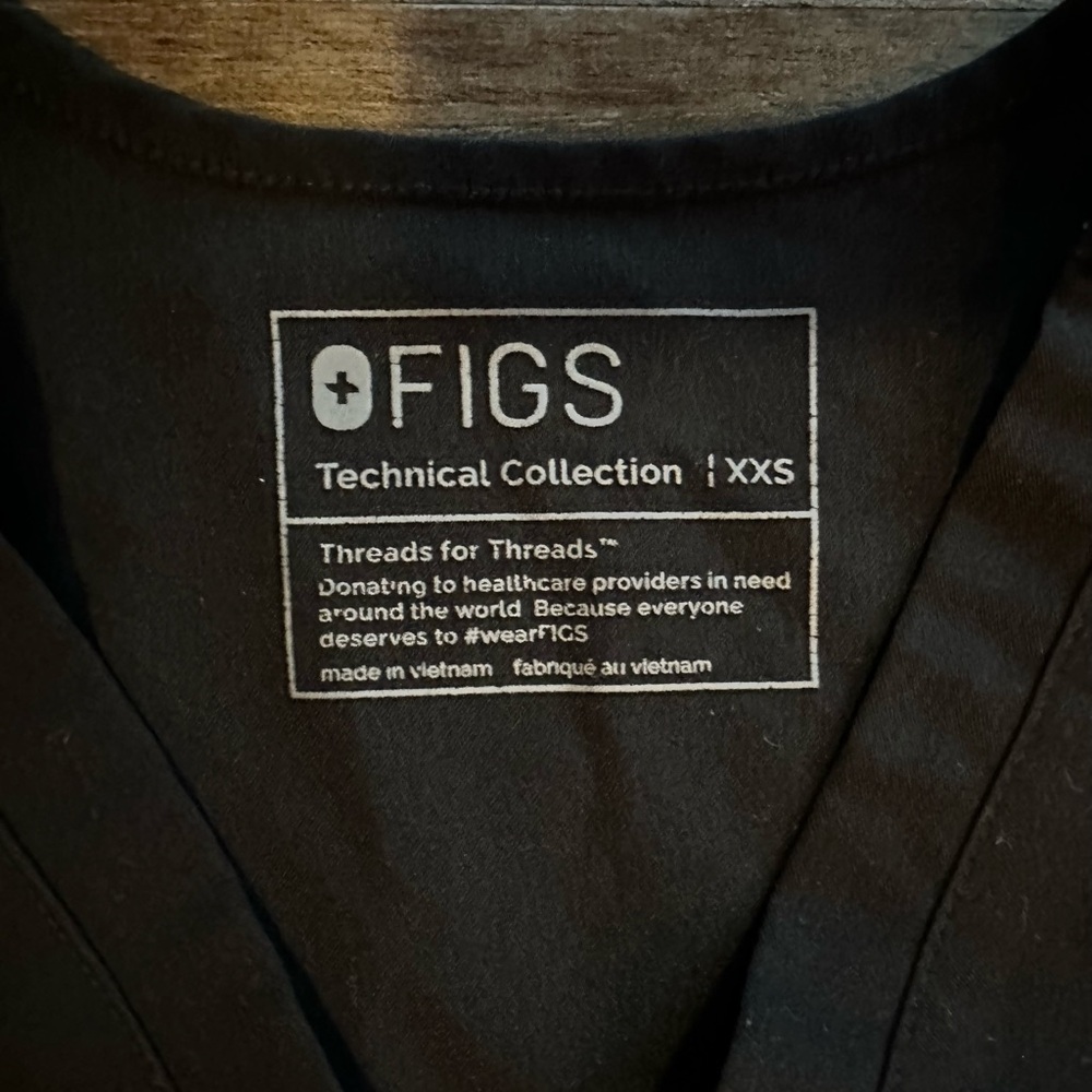 Figs Catarina One-Pocket Scrub Top in Black. Size XXS - Picture 9 of 10